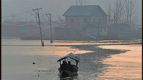 Kashmir Continues To Reel Under Cold Wave Hindustan Times