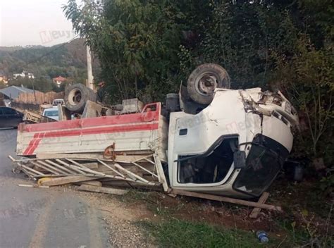 Sapancada kamyonet takla attı 2 yaralı Medyabar