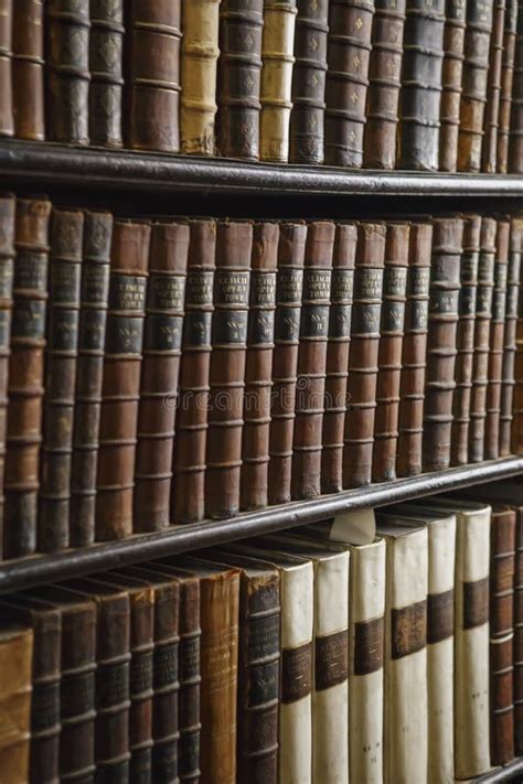 La Longue Salle Int Rieure De L Ancienne Biblioth Que Du Trinity