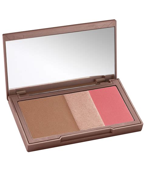 In Love Urban Decay S Naked Flushed Palette