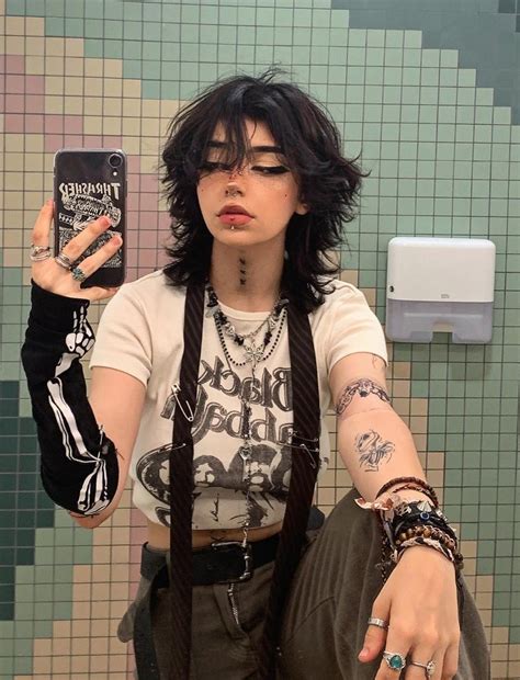 Pin By Hayal On Hair Cuts Alt Non Binary Haircuts Short Grunge Hair