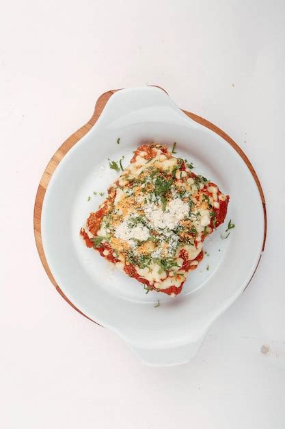 Deliciosa Frittata De Huevo Con Queso Y Tomates Foto Premium