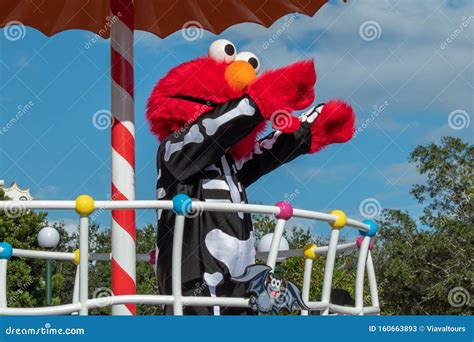 Elmo in Sesame Street Party Parade at Seaworld 57 Editorial Stock Photo ...