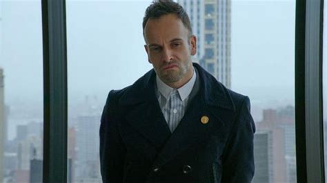 The mantle of Sherlock Holmes (Jonny Lee Miller) in Elementary | Spotern