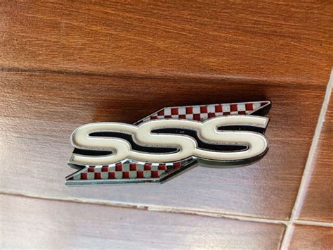 Nissan Datsun Bluebird Sss Front Grille Emblem Badge Logo Genuine