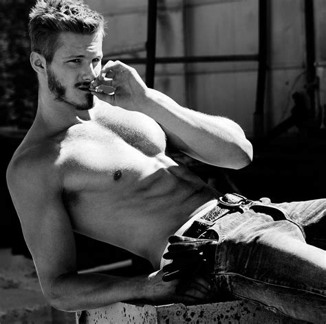 Alexander Ludwig Shirtless Photos