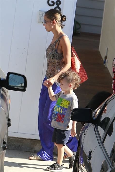 Nicole Richie & Her Kids At A Party In Malibu | Celeb Baby Laundry