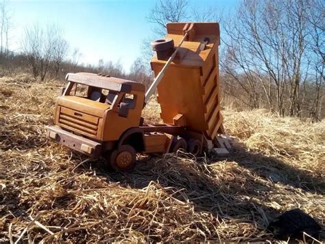 Модель самосвала КАМАЗ из дерева | uCrazy.org