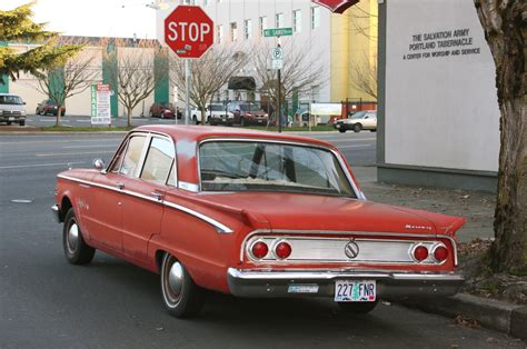 OLD PARKED CARS.: 1962 Mercury Comet Custom.