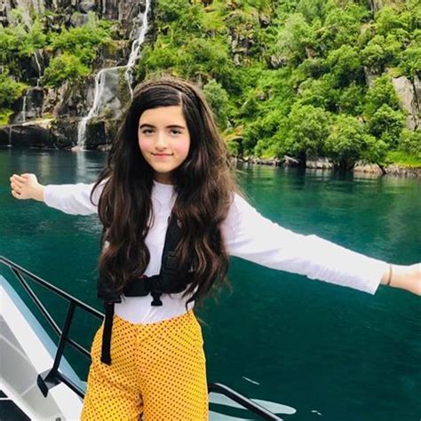 Sexy New Angelina Jordan Bikini Pics