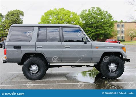 Toyota Land Cruiser Prado Front Right View Foto De Archivo Editorial