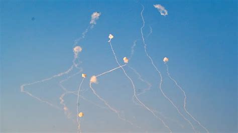 Varias Rondas De Sirenas De Cohetes Suenan En El Norte De Israel