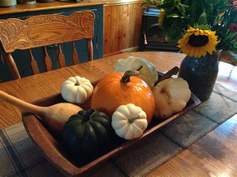 Olde Crow Primitives AUTUMN CENTREPIECE