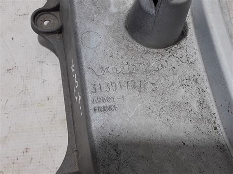 Used VOLVO XC90 Bracket for front wing 31391777