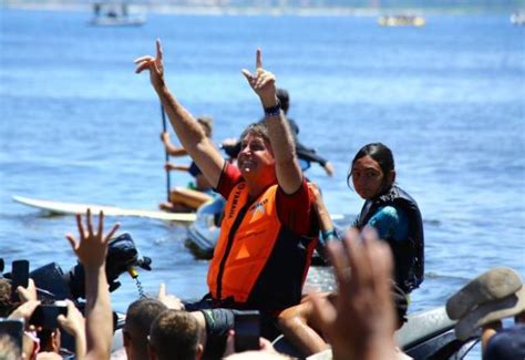 Bolsonaro Anda De Jet Ski E Provoca Aglomera O Em Praia Veja Fotos