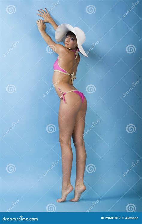 Jeunes Femmes Dans Le Bikini Image Stock Image Du Mignon Femelle 29681817