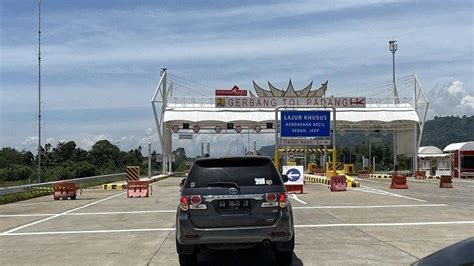 Jumlah Kendaraan Lewat Jalan Tol Padang Sicincin Capai Unit Hari