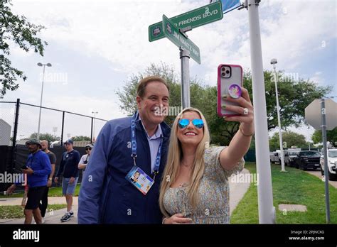 Jim Nantz, left, with his daughter Caroline Nantz, take a selfie with a ...