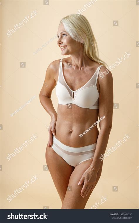 Femme nue mature résultats 16 mille dimages libres de droits de photos de stock et d