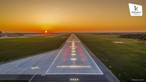 Airport Runway Wallpapers - Top Free Airport Runway Backgrounds