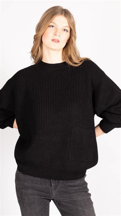 Chic comfort: black sweater for women KARA - 20% off | Shop Now!