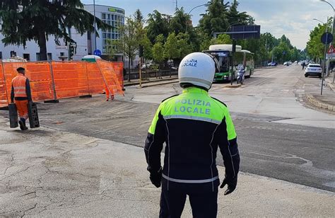 Voragine In Strada Riaperta Al Traffico Via San Giacomo In Borgo Roma