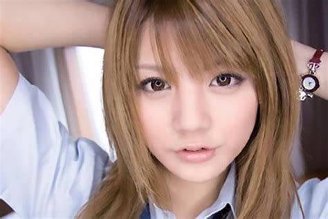 月野りさ 超絶可愛いギャルjkがルーズソックスの美脚でフル勃起したチンポを足コキ！ 無料av動画