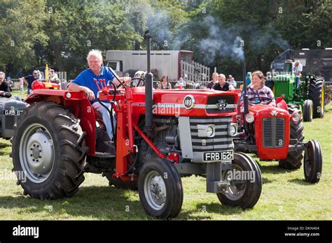 Tractor Massey Ferguson Vintage Hi Res Stock Photography And Images Alamy