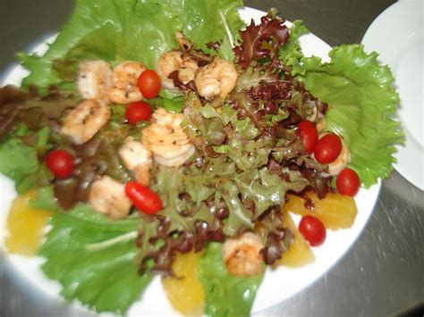 Salada de Camarões Flambados Vinagrete de Morangos Saladas Receitas