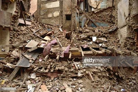 6,876 April 2015 Nepal Earthquake Stock Photos, High-Res Pictures, and ...