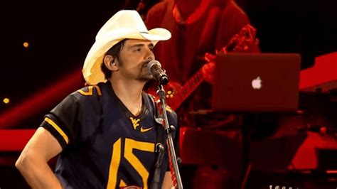 Brad Paisley Live From Wvu Apple Tv