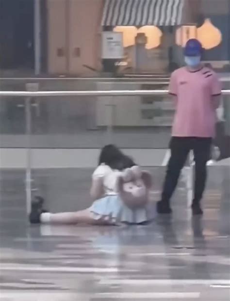 Chica Hace Berrinche A Su Novio En Pleno Centro Comercial Y Se Vuelve