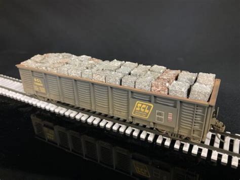 Ho Scale Er Gondola With Scrap Steel Protoloads