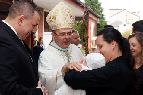 Biskup Radoš krstio peto dijete obitelji Gorana i Andrine Bunčić HKM