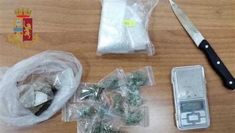 Napoli Blitz Nel Rione Dello Spaccio Droga Bilancino Ed Un Coltello