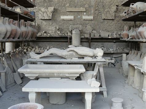 Pompeii Artifacts A Cast Of A Body Dcandrc Flickr