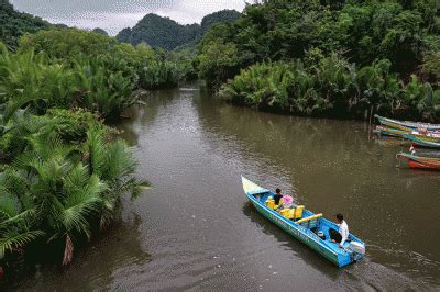 Menyusuri Wisata Karst Rammang Rammang Dengan Perahu Listrik