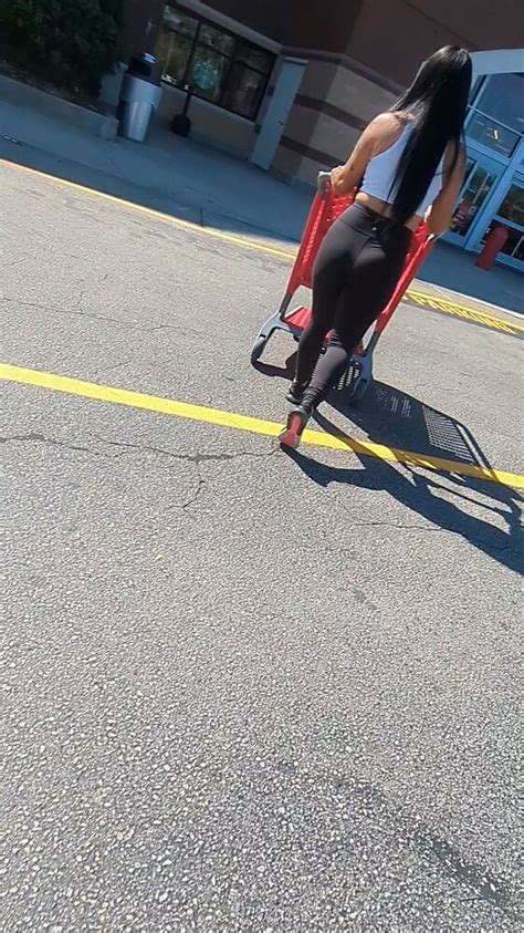 Sexy Latina Milf Showing Off Her VTL Spandex Leggings Yoga Pants Forum