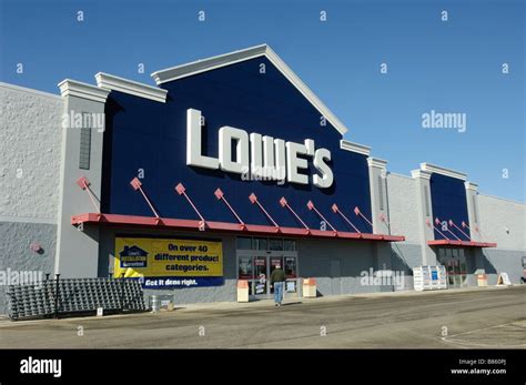 Lowes logo sign hi-res stock photography and images - Alamy