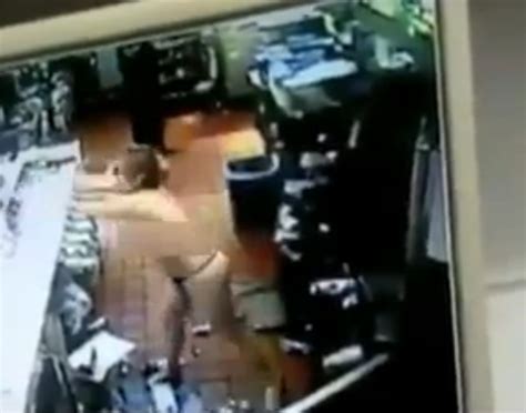 VIDEO Crees Que Lo Has Visto Todo Mujer Desnuda Destroza Un McDonald