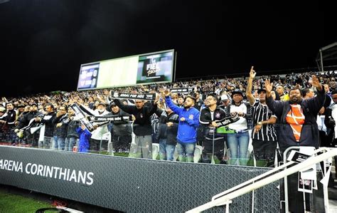 Contra o Atlético MG Corinthians bate recorde negativo de público na arena