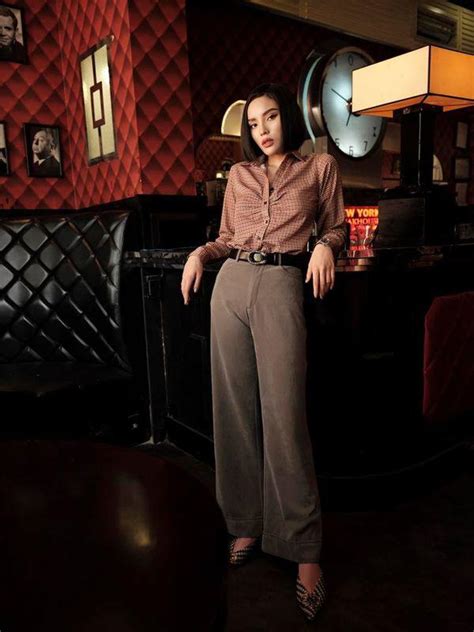 Kỳ Duyên chuyển sang diện bikini kín đáo vòng để khoe khéo vòng lên cơ săn chắc