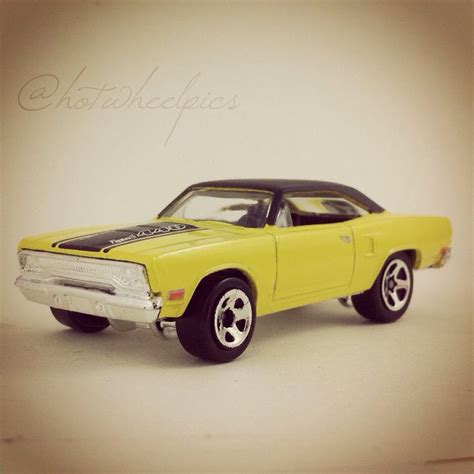 70 Plymouth Road Runner 2002 Hot Wheels Hot Rod Magazine Series Hotwheels Toys
