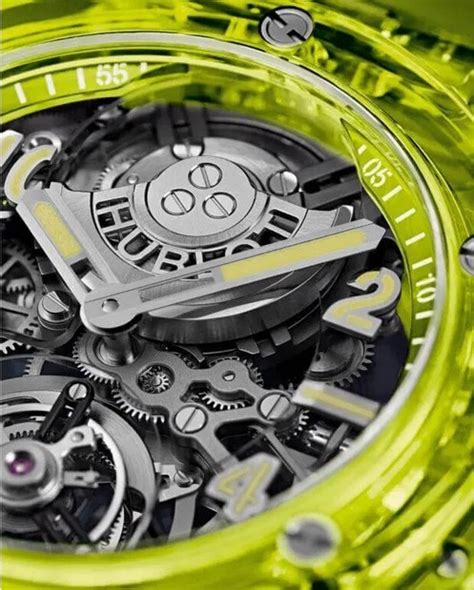 Неоновые часы Big Bang Tourbillon Automatic Yellow Neon SAXEM от Hublot