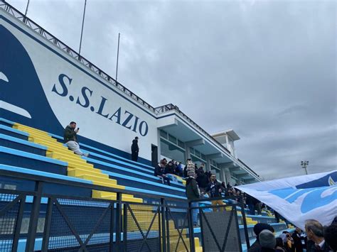 Lazio La Carica Dei Tifosi A Formello Bisogna Vincere Foto Video