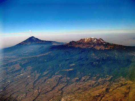 Popocatépetl E Iztaccíhuatl An Aerial View Of Mexicos Mor Flickr