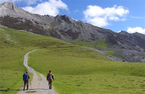 RUTAS DE SENDERISMO POR LAS MOTAÑAS DEL PAIS VASCO Freek Guides