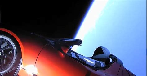 Musk's car goes into orbit - IT-Online