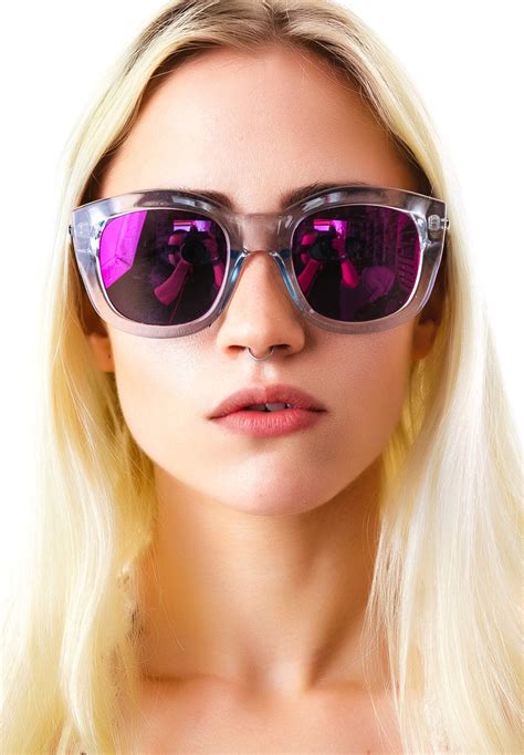 Le Specs Runaways Luxe Sunglasses Dolls Kill Sunglasses Mirrored Sunglasses Style