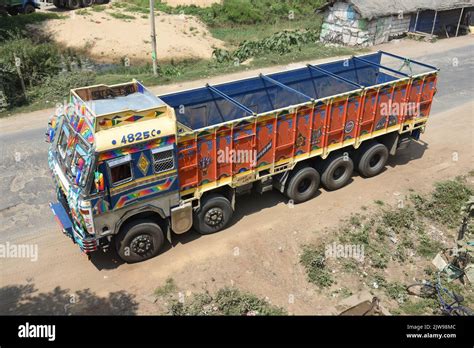 Tata Signa 4825 16 wheeler modified truck. West Bengal, India Stock ...